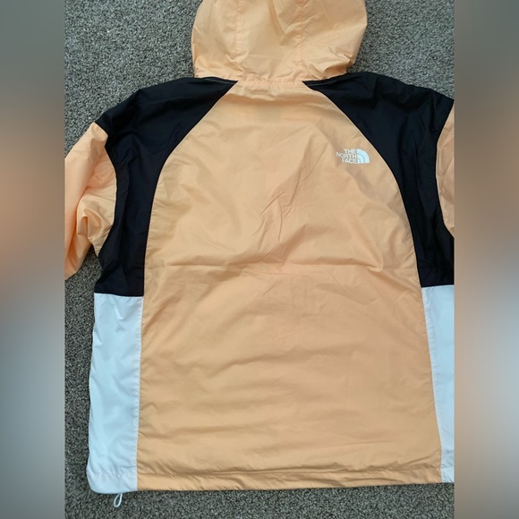 The North Face Hydrenaline 2000 jacket (L) in Apricot/Black - Picture 7 of 8